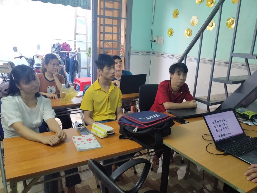 ANH BUOI HOC TRUNG TAM TIEP LUA